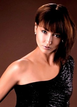 Ludmila from Cherkasy, 41 years, with brown eyes, light brown hair, Christian, Menedger.