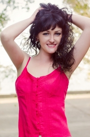 Elena from Nikopol, 40 years, with green eyes, black hair, Christian, cook. #7