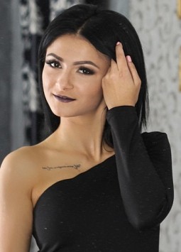 Alla from Kharkov, 29 years, with black eyes, black hair, Christian, Administrator.