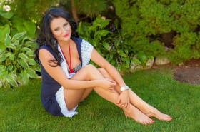 Elena from Dnipro, 49 years, with green eyes, black hair, Christian, stylist. #2