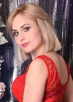 Yana from Kharkov, 35 years, with grey eyes, blonde hair, Christian, accountant.