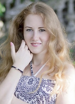 Elizaveta from Nikolaev, 26 years, with grey eyes, red hair, Christian, student.