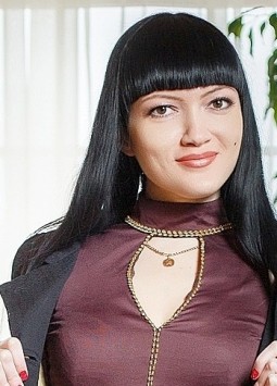 Ludmila from Nikolaev, 36 years, with brown eyes, black hair, Christian, educator.