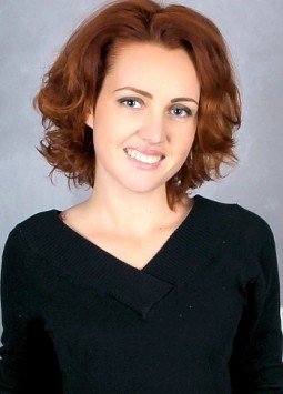 Nataliya from Odessa, 34 years, with green eyes, red hair, Christian, Manicure master.