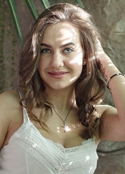 Alena from Kiev, 30 years, with blue eyes, dark brown hair, Christian.