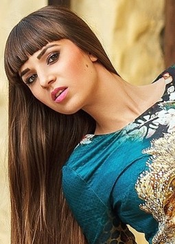 Catherine from Kharkov, 32 years, with brown eyes, dark brown hair, Christian, Lawyer.