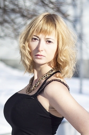 Alexandra from Kiev, 38 years, with brown eyes, blonde hair, Christian, art critic. #2