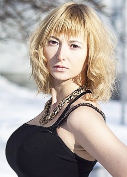 Alexandra from Kiev, 37 years, with brown eyes, blonde hair, Christian, art critic.