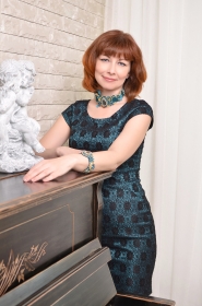 Elena from Nikolaev, 46 years, with green eyes, red hair, Christian, journalist. #3