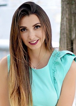 Yulia from Zaporozhye, 29 years, with brown eyes, light brown hair, Christian, lawyer.