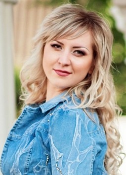Anastasia from Kherson, 37 years, with green eyes, blonde hair, Christian, economist.