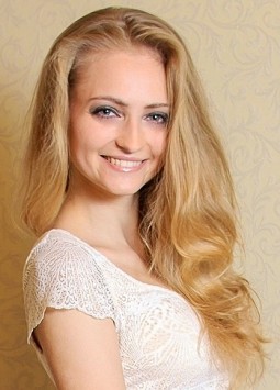 Victoria from Odessa, 32 years, with green eyes, blonde hair, Christian, Economist.