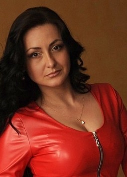 Anna from Sumy, 32 years, with hazel eyes, dark brown hair, Christian.
