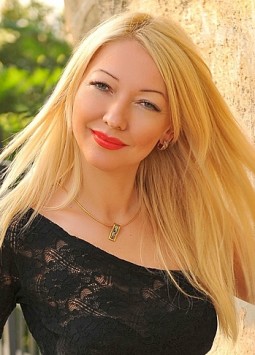Elena from Odessa, 47 years, with green eyes, blonde hair, Christian, Beautician.
