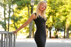 Elena from Odessa, 47 years, with green eyes, blonde hair, Christian, Beautician. #14