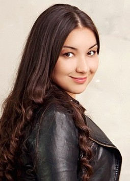 Daria from Kharkov, 26 years, with brown eyes, dark brown hair, Christian, psychologist.