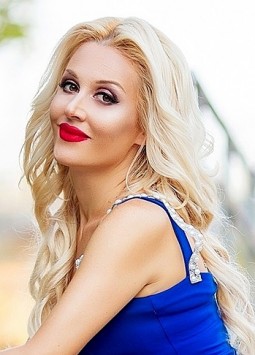 Nataliya from Nikolaev, 45 years, with brown eyes, blonde hair, Christian, Manager of the wedding salon.