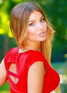 Elena from Odessa, 30 years, with brown eyes, dark brown hair, Christian, beautician.