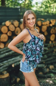 Yana from Kharkiv, 35 years, with green eyes, light brown hair, Christian, Consultant. #6