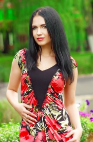 Catherine from Luhansk, 33 years, with hazel eyes, black hair, Christian, Economist. #8