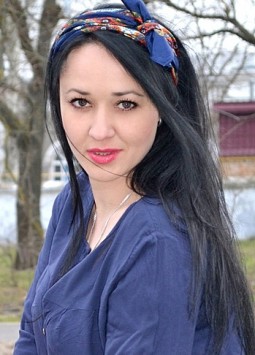 Alyona from Kherson, 38 years, with green eyes, black hair, Christian, Secretary.