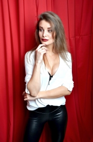 Darya from Luhansk, 32 years, with green eyes, white grey hair, Christian, massage therapist. #9