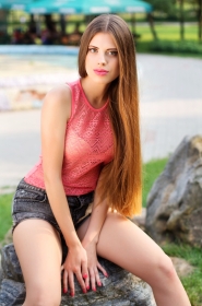 Alina from Sumy, 31 years, with blue eyes, dark brown hair, Christian, Painter. #13