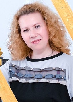 Natalia from Nikolaev, 42 years, with green eyes, light brown hair, Christian, Director.