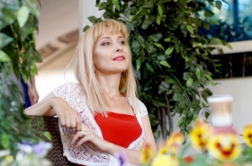 Elena from Dnipro, 49 years, with brown eyes, blonde hair, Christian, manager. #3