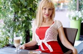 Elena from Dnipro, 49 years, with brown eyes, blonde hair, Christian, manager. #8