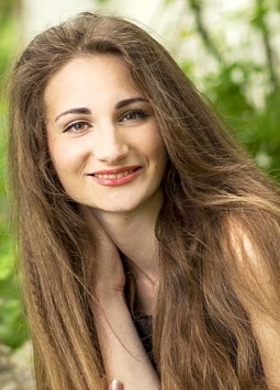 Ksenia from Mykolaiv, 28 years, with green eyes, light brown hair, Christian, freelancer.
