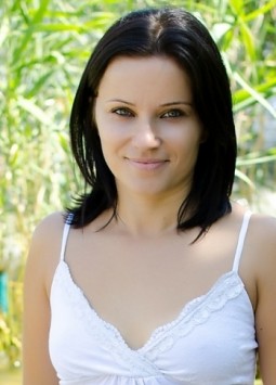 Diana from Cherkassy, 41 years, with green eyes, dark brown hair, Christian, teacher.
