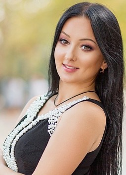 Lidiya from Nikolaev, 32 years, with brown eyes, black hair, Christian, hair dresser.