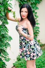Yana from Cherkassy, 30 years, with green eyes, black hair, Painter. #13