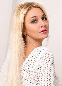 Viktoriya from Kharkov, 40 years, with green eyes, blonde hair, Christian.
