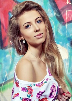 Alena from Kharkov, 27 years, with grey eyes, blonde hair, Christian, office worker.