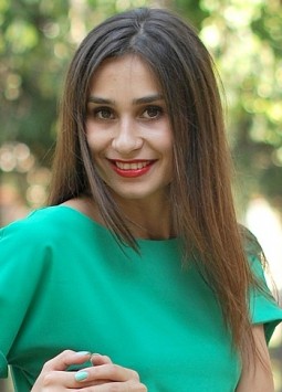 Karina from Kiev, 32 years, with brown eyes, light brown hair, Christian, Secretary.