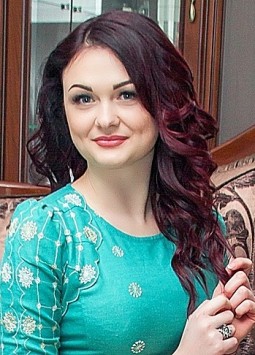 Anna from Melitopol, 31 years, with grey eyes, light brown hair, Christian, Administrator.