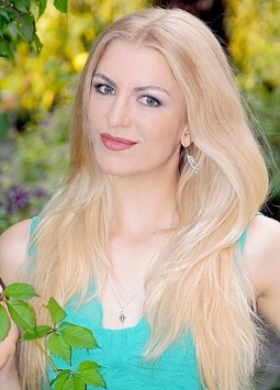 Olga from Kharkov, 37 years, with green eyes, blonde hair, Christian, house-wife.