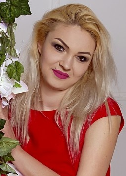 Alina from Lugansk, 38 years, with brown eyes, blonde hair, Christian.