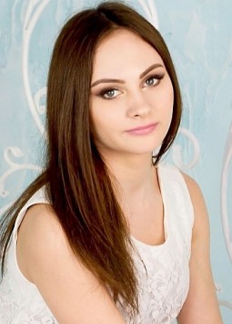 Anastasia from Kharkov, 25 years, with green eyes, dark brown hair, Christian, psychologist.