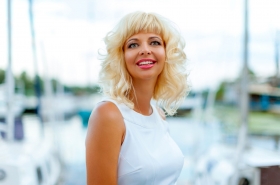 Elena from Dnepropetrovsk, 43 years, with green eyes, blonde hair, Christian, lawyer. #7