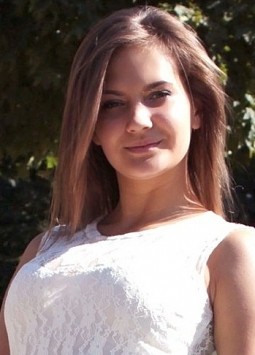 Elizaveta from Kharkov, 27 years, with green eyes, black hair, Christian, no.