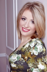 Anna from Lugansk, 38 years, with brown eyes, blonde hair, Christian, I have my own small business. #12