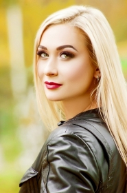 Natalya from Luhansk, 35 years, with green eyes, blonde hair, Christian, Financier. #1