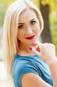 Natalya from Luhansk, 35 years, with green eyes, blonde hair, Christian, Financier. #5
