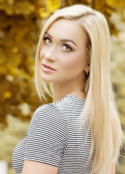 Natalya from Luhansk, 34 years, with green eyes, blonde hair, Christian, Financier.