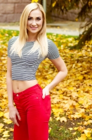 Natalya from Luhansk, 35 years, with green eyes, blonde hair, Christian, Financier. #11