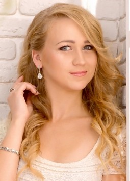 Karina from Kiev, 29 years, with green eyes, blonde hair, Christian, photo model.