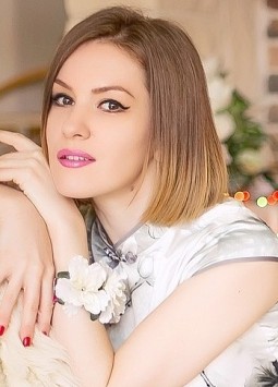 Julia from Dnepropetrovsk, 38 years, with grey eyes, light brown hair, Christian, Translator.